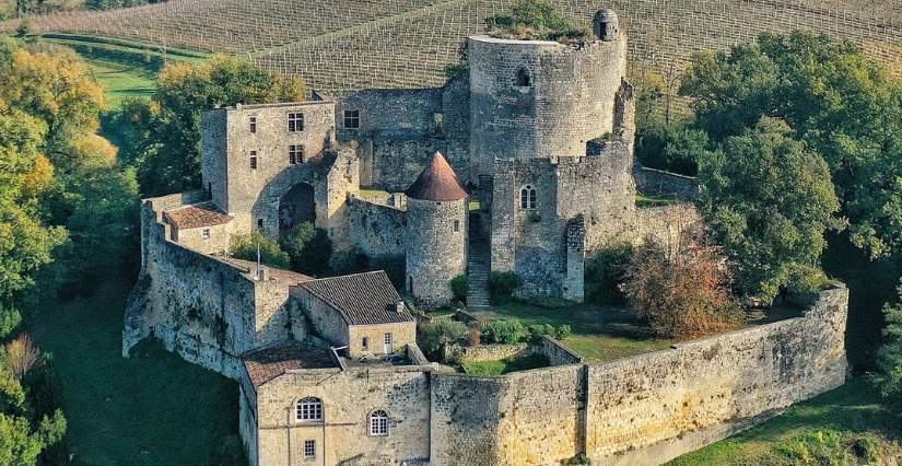 Visite en famille du château médiéval de Langoiran, au sud-est de Bordeaux